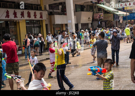 Songkran waterfight in der thailändischen Gemeinschaft (wenig Thailand) in Hongkong SAR Stockfoto