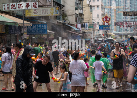 Songkran waterfight in der thailändischen Gemeinschaft (wenig Thailand) in Hongkong SAR Stockfoto