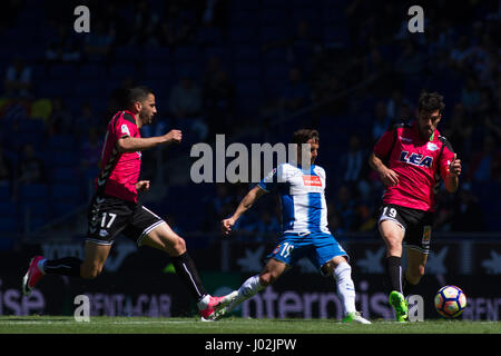 Barcelona, Spanien. 8. April 2017. Pablo Patti Ball den während La Liga Santander Spieltag 31 Spiel zwischen Espanyol und Alaves. 8. April 2017. RCDE Stadion, Barcelona Spanien. Bildnachweis: VWPics/Alamy Live-Nachrichten Stockfoto