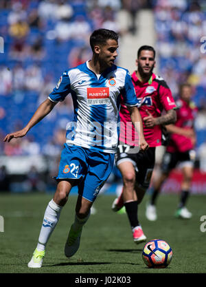 Barcelona, Spanien. 8. April 2017. Diego Reyes treibt den Ball während La Liga Santander Spieltag 31 Spiel zwischen Espanyol und Alaves. 8. April 2017. RCDE Stadion, Barcelona Spanien. Bildnachweis: VWPics/Alamy Live-Nachrichten Stockfoto