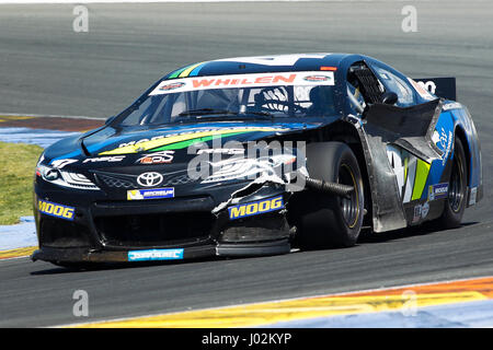 Valencia, Spanien. 9. April 2017.  Probleme für Giudice während der NASCAR WHELEN EUROSERIE Sitzung Sonntag in Circuit Ricardo Tormo, Cheste, Valencia, Spanien. Foto: Cronos/Omar Arnau/Alamy Live News Stockfoto