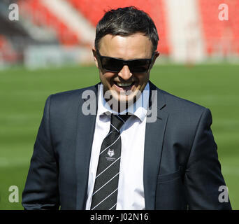 Doncaster, South Yorkshire, UK. 9. April 2017. Paul Rowley (Trainer) von Toronto Wolfpack während der Kingstone Presse Liga 1 Leuchte Rugby-League-Partie auf das Keepmoat Stadium, Doncaster, South Yorkshire Bild von Stephen Gaunt/Alamy Live News Stockfoto