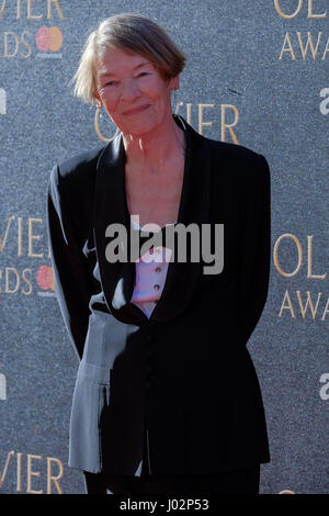 London, UK. 9. April 2017. Glenda Jackson kommt auf dem roten Teppich bei The Olivier Awards 2017, die am 04.09.2017 in der Royal Albert Hall stattfand. Im Bild: Glenda Jackson. Bildnachweis: Julie Edwards/Alamy Live-Nachrichten Stockfoto