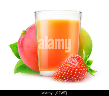 Isolierte Fruchtsaftgetränk. Glas isoliert auf weißem Hintergrund mit Beschneidungspfad Erdbeere Mango-smoothie Stockfoto