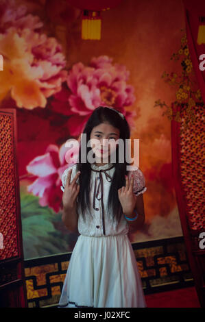 28.01.2017, Yangon, Republik der Union von Myanmar, Asien - Porträt eines Mädchens während Chinese New Year Feierlichkeiten in Yangons Chinatown Bezirk. Stockfoto