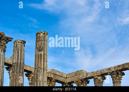 Archäologische Überreste von einem römischen Tempel der Diana in der Innenstadt von Evora, Alentejo. Portugal. Stockfoto