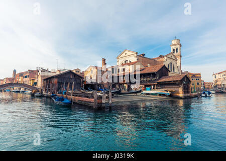 Squero di San Trovaso in sonniger Frühlingstag in Venedig, Italien Stockfoto