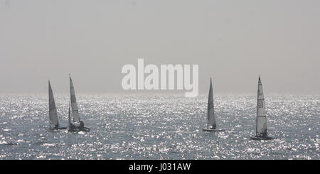 Broadstairs, Kent, UK. 9. April 2017. Regatta an einem schönen sonnigen Tag in eine sanfte Brise in Broadstairs Stockfoto