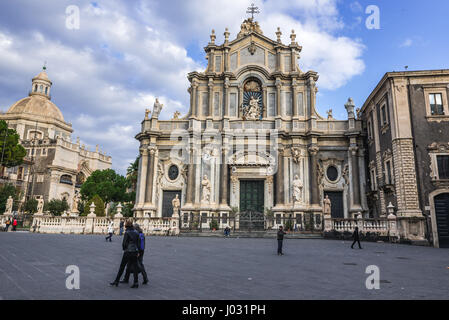 Fassade des römisch-katholischen Metropolitan Kathedrale von St. Agatha am Domplatz in Catania Stadt auf der Ostseite der Insel Sizilien, Italien Stockfoto