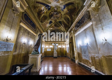 Halle mit Gräbern in der Kirche der Benediktiner Kloster von San Nicolo Arena in Catania Stadt auf der Ostseite der Insel Sizilien, Italien Stockfoto