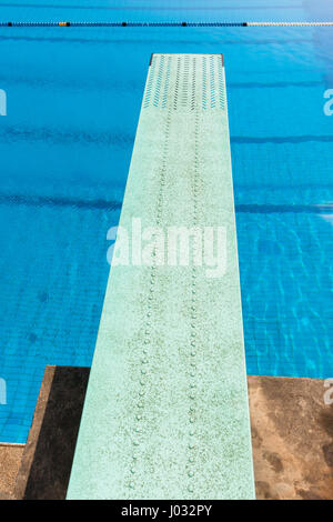 Sprungbretter Schwimmbad Wassersport Stockfoto