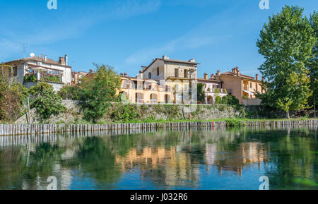 Rieti, Hauptstadt der historischen Region Sabina, Blick vom Fluss Velino, Latium (Italien) Stockfoto