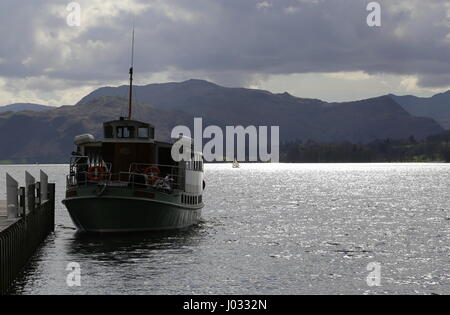 Ullswater Steamers Schiff MV Lady Wakefield auf Ullswater Cumbria UK April 2017 Stockfoto