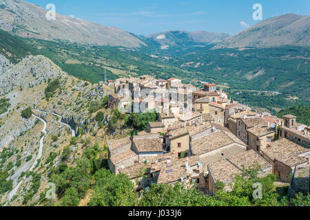 Castrovalva, altes Dorf in der Provinz l ' Aquila, Abruzzo (Italien), Juli-26-2016 Stockfoto