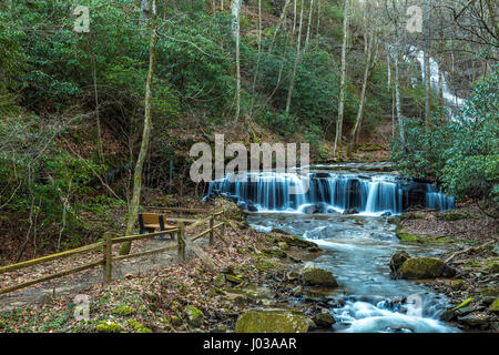 Pearsons fällt ein Wasserfall in Colt Creek in der Nähe von Saluda, North Carolina.5 Stockfoto