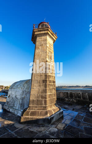 Felgueiras Leuchtturm auf einem Wellenbrecher von Foz Douro Bezirk von Porto Stadt, zweitgrößte Stadt in Portugal Stockfoto