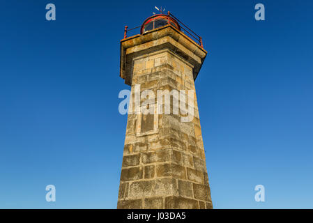 Felgueiras Leuchtturm (Farol de Felgueiras) auf einem Wellenbrecher von Foz Douro Bezirk von Porto Stadt, zweitgrößte Stadt in Portugal Stockfoto