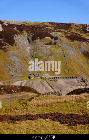 Relikte aus der führen Bergbau-Ära in Gunnerside Gill, Swaledale, Yorkshire Dales, UK Stockfoto