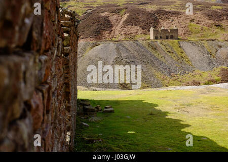 Relikte aus der führen Bergbau-Ära in Gunnerside Gill, Swaledale, Yorkshire Dales, UK Stockfoto