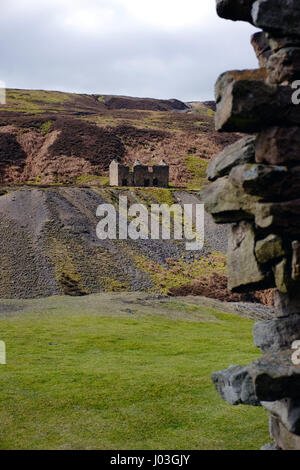 Relikte aus der führen Bergbau-Ära in Gunnerside Gill, Swaledale, Yorkshire Dales, UK Stockfoto