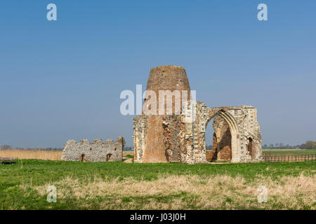 Ruinen einer Windmühle, Überreste der Abtei von St. Benet, Ludham, Norfolk Boards, Norfolk, England Stockfoto