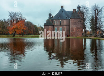 Cannenburgh Castle ist eine Burg aus dem 16. Jahrhundert in Vaassen in der niederländischen Provinz Gelderland. Stockfoto