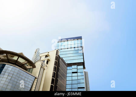 Gemeinsame moderne Wolkenkratzer mit high-Rise Gebäude-Architektur in der Stadt Stockfoto