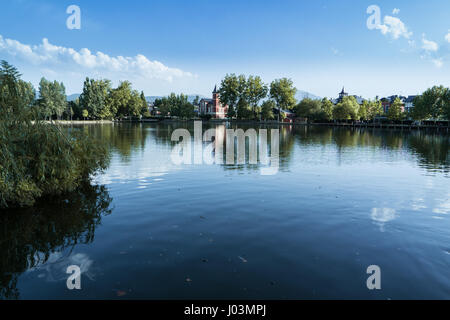 Landschaft von Puigcerdà See an einem sonnigen Tag, Cerdanya, Katalonien, Spanien Stockfoto