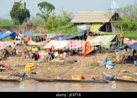 Gemeinde an den Ufern des Mekong River, Kambodscha Stockfoto