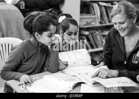 Der Olive Tree Schule lehrt Türkisch für syrische Flüchtlingskinder in Istanbul, Türkei. Stockfoto