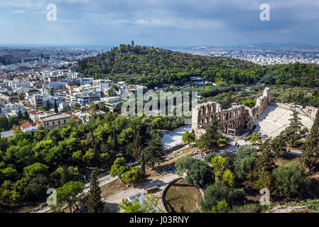 Odeon des Herodes Atticus, Teil der antiken Stadt Akropolis in Athen, Griechenland. Musaios Hill auf Hintergrund Stockfoto