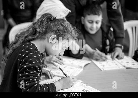 Der Olive Tree Schule lehrt Türkisch für syrische Flüchtlingskinder in Istanbul, Türkei. Stockfoto