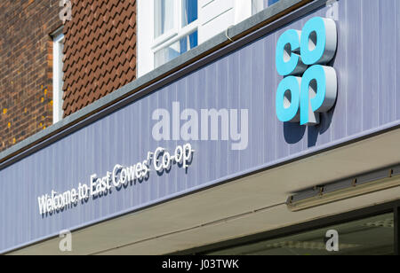 Co-op Essen Shop Supermarkt in Großbritannien. Stockfoto