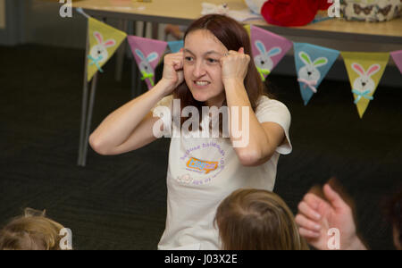 Baby & Kleinkind Gebärdensprache Klasse Stockfoto