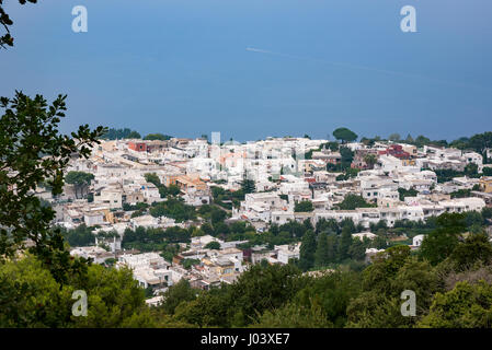 Luftaufnahme von Gebäuden in Anacapri vom Monte Solaro, Insel Capri, Italien Stockfoto