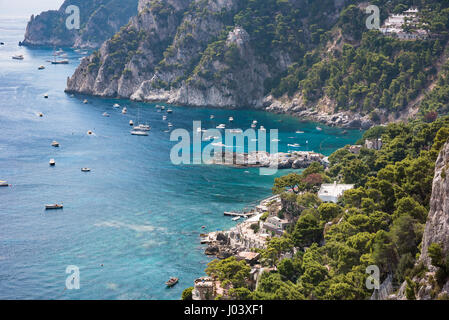 Blick auf Marina Piccola auf der südlichen Küste der Insel Capri, Kampanien, Italien Stockfoto