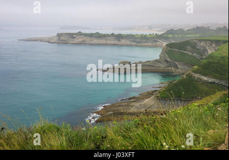 Panoramablick an einem regnerischen Tag von Cabo Mayor, Santander, Kantabrien Stockfoto