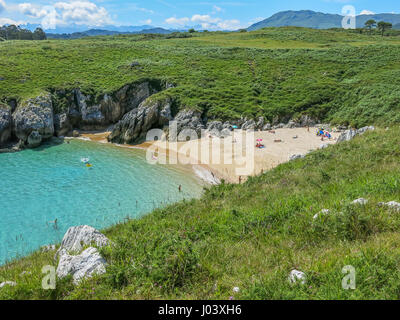 Malerische Küste bei Cabo de Mar zwischen Llanes und Ribadesella, Asturien, Nordspanien Stockfoto