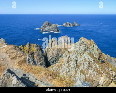 Felsen am Meer am Cabo Ortegal, in der Nähe von Carino, La Coruna, Galicien Stockfoto