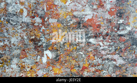 alte Plakate auf Grunge Wand Textur Muster Hintergrund hin und her gerissen Stockfoto