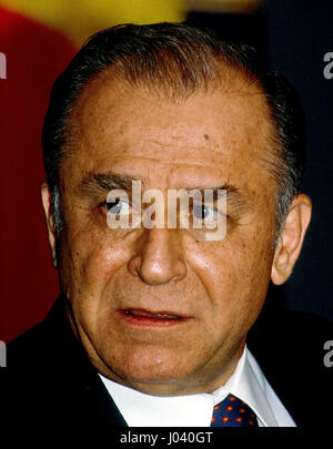 Ion Illiescu des rumänischen Präsidenten beantwortet Reporter Fragen während der National Press Club Luncheon, während er auf einem Arbeitsbesuch in Washington DC., 27. September 1995 war. Foto: Mark Reinstein Stockfoto