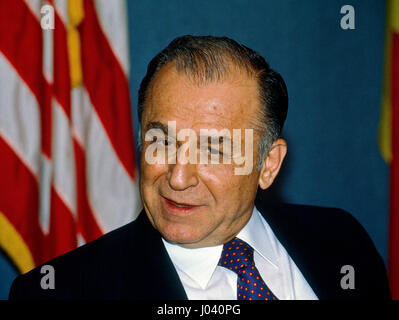 Ion Illiescu des rumänischen Präsidenten beantwortet Reporter Fragen während der National Press Club Luncheon, während er auf einem Arbeitsbesuch in Washington DC., 27. September 1995 war. Foto: Mark Reinstein Stockfoto