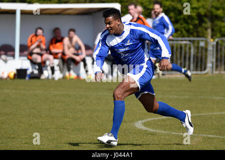 George Kay an Berühmtheit Fußball während einer Charity match bei Bowers und Pitsea Fußballplatz, Essex. Ehemaliger Rugbyspieler, war Kerry Katona verheiratet Stockfoto