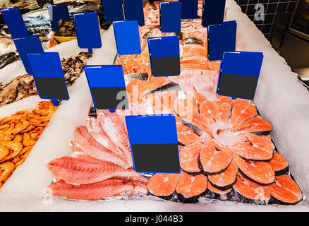 Frische Meeresfrüchte auf dem Eis am Fischmarkt Stockfoto