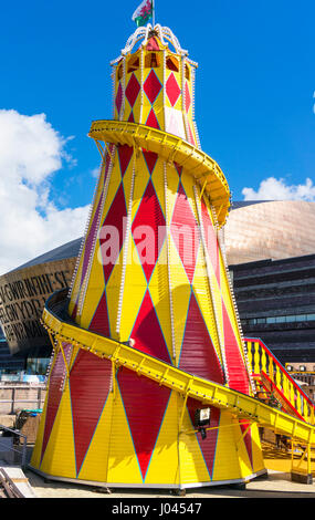 Cardiff bay Kirmes im öffentlichen Raum Roald Dahl Plass in Cardiff Bay Area Cardiff South Glamorgan South Wales GB UK EU Europa Stockfoto