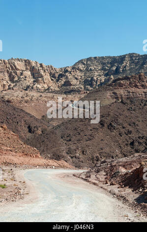 Die Berge und einem Landschaft gesehen von der Straße, die links zu der Stadt von Petra Dana Biosphere Reserve, Jordaniens größtes Naturschutzgebiet, Stockfoto