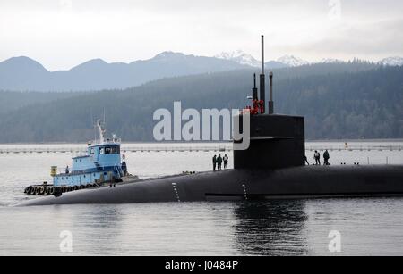 USN Ohio-Klasse Trident ballistischer Raketen-u-Boot USS Alabama zurückgibt, die Naval Base Kitsap-Bangor 27. Januar 2011 in Bangor, Washington.      (Foto: Ray Narimatsu EURO1 Navy über Planetpix) Stockfoto