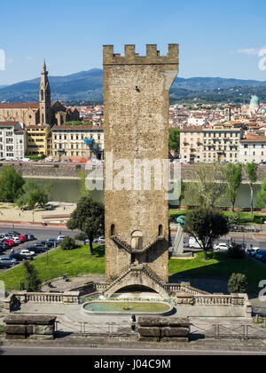 Porta San Niccolo Turmtor am Ufer des Flusses Arno, die Teil der 14. Jahrhundert Stadtmauer rund um die mittelalterliche Stadt Florenz, Toskana Stockfoto