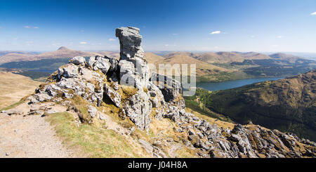 Die charakteristischen felsigen Gipfelaufbau des Beinn Artair, allgemein bekannt als der Schuster, ein beliebter Berg zum Klettern in der Arrochar Alpen Palette von Argyll Stockfoto