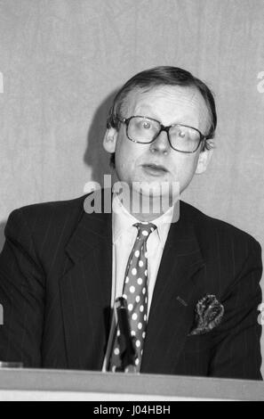 Rt Hon John Selwyn Gummer, Minister für Landwirtschaft, Fischerei und Ernährung und konservative Partei Parlamentsmitglied für Suffolk Coastal, besucht eine Party Pressekonferenz in London, England am 5. März 1992. Stockfoto